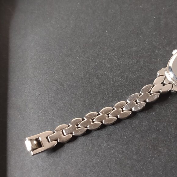 Very Pretty Armitron Now Watch - Picture 9 of 15